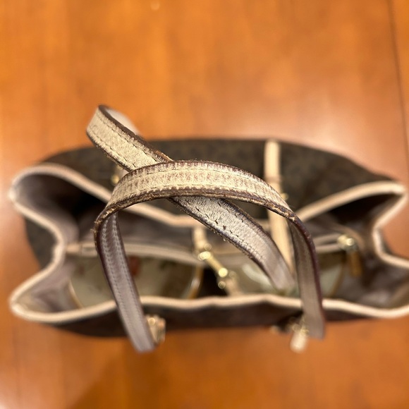 Michael Kors Classic Tote - Picture 3 of 4